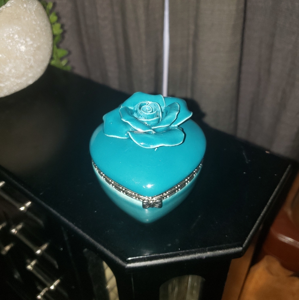 Teal Heart Shape Jewelry Holder